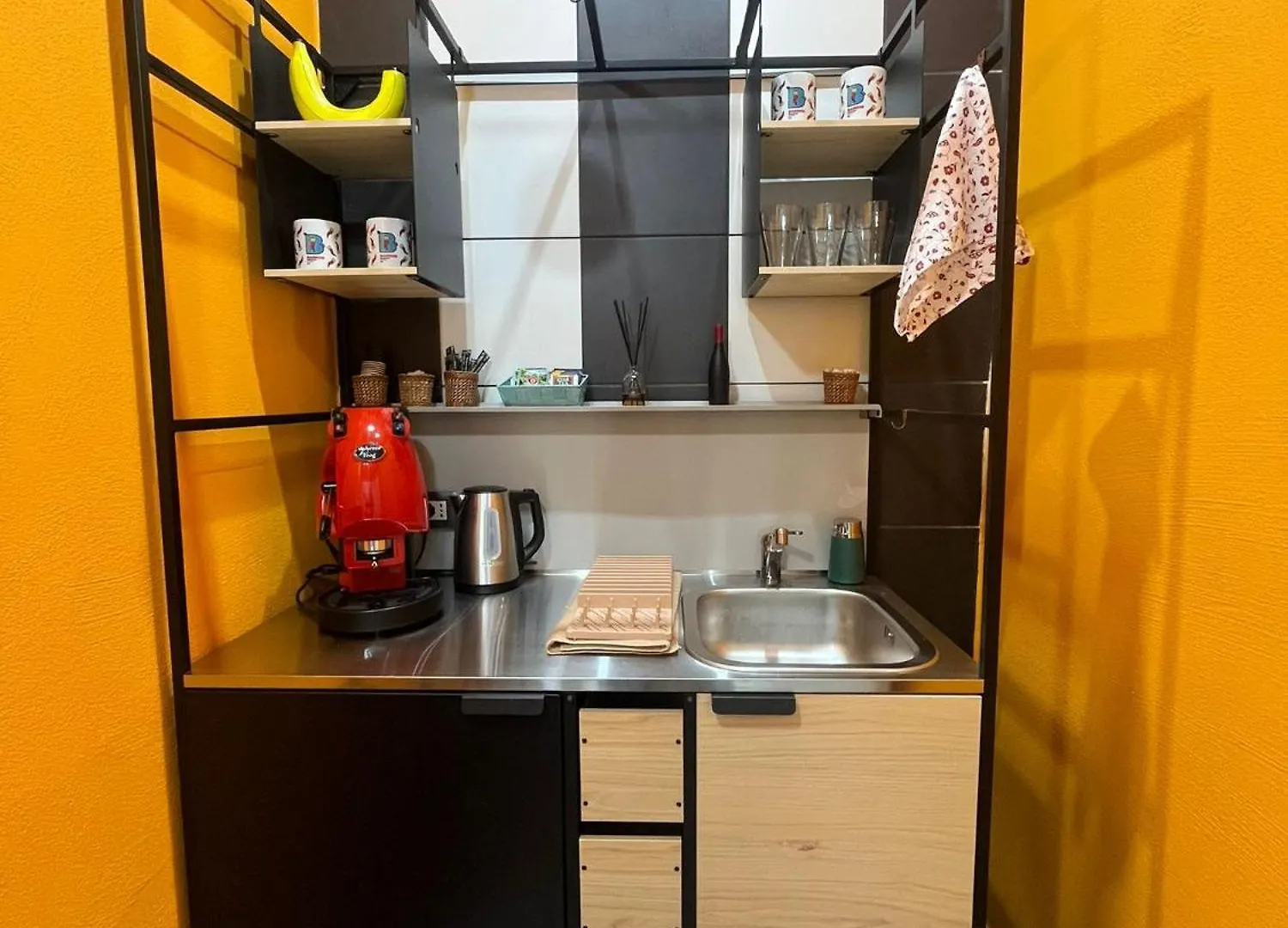 Barrios Napoli Bed & Breakfast  ナポリ